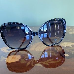 ☀️MIU MIU sunglass. SMU 12N 1AB-0A7 135 2N. Never wear.